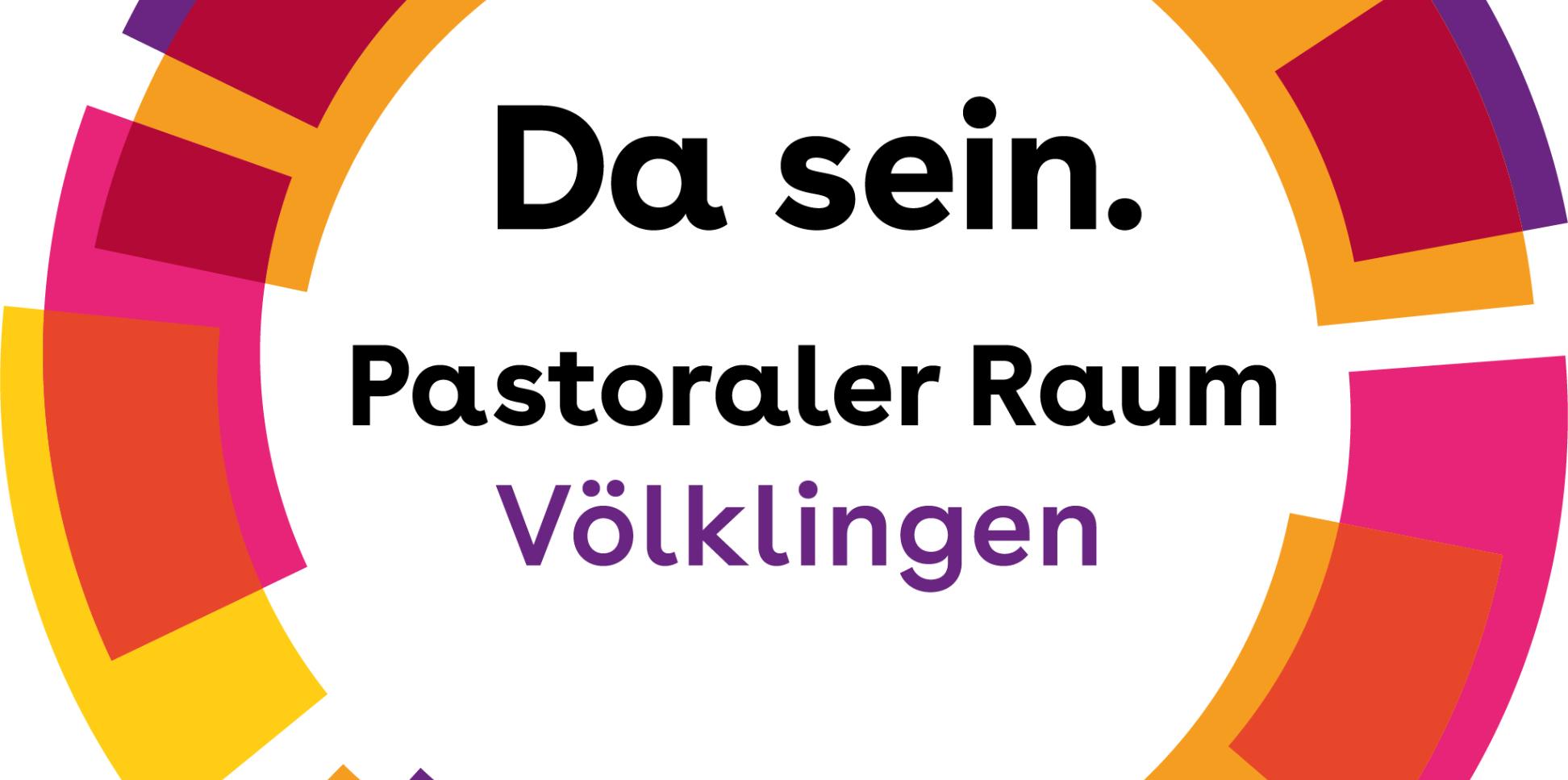 Man sieht einen Kreis mit einem bunten Rand. Darin die Worte: Da sein. Pastoraler Raum Völklingen