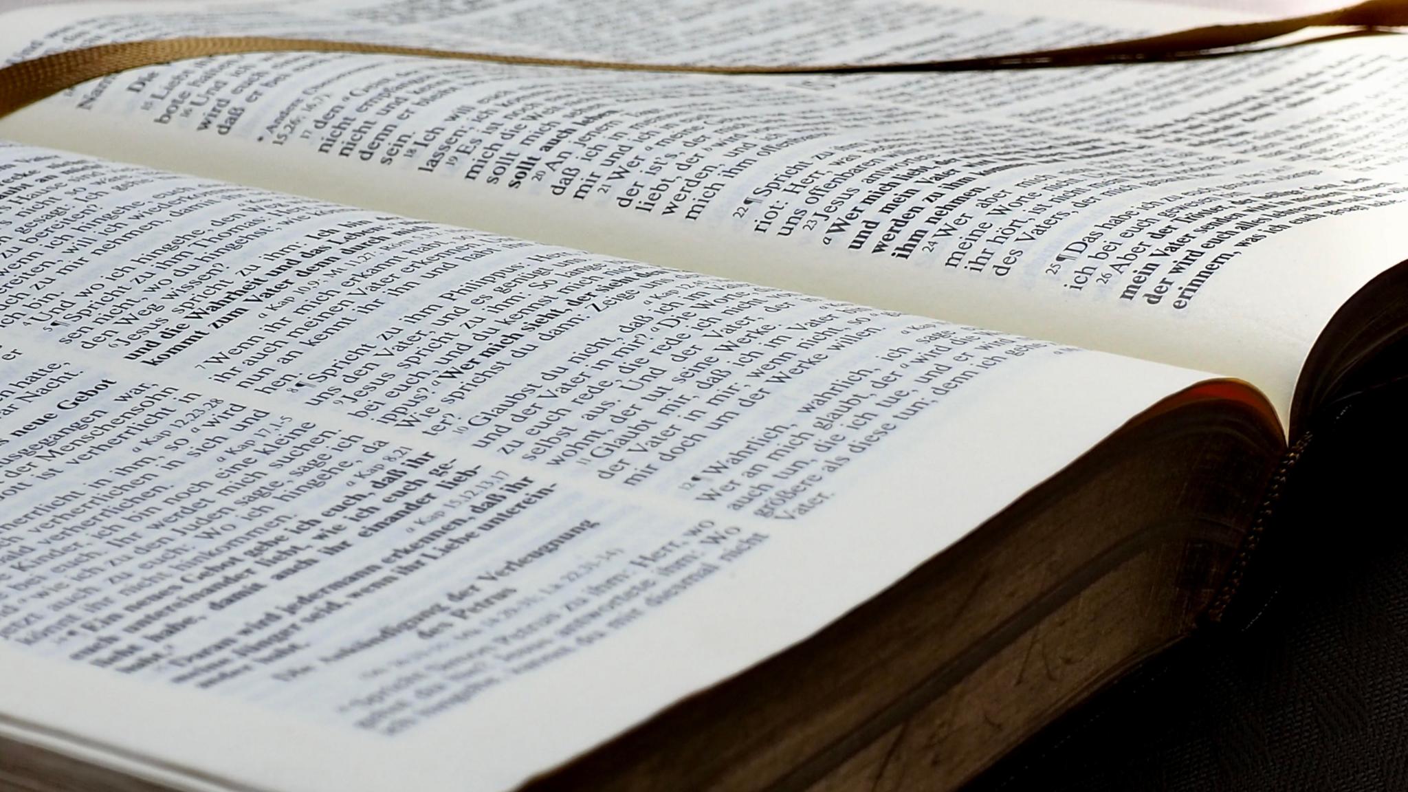 bibel_by_Gabi_Fleischmann_pfarrbriefservice